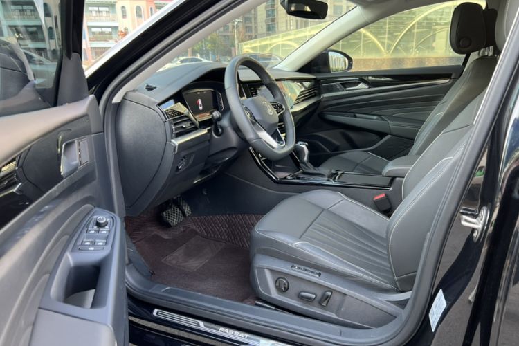Used Volkswagen Passat 2024 380TSI Dragon Edition Interior 6