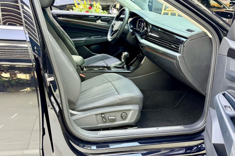 Used Volkswagen Passat 2024 380TSI Luxury Edition Interior 7