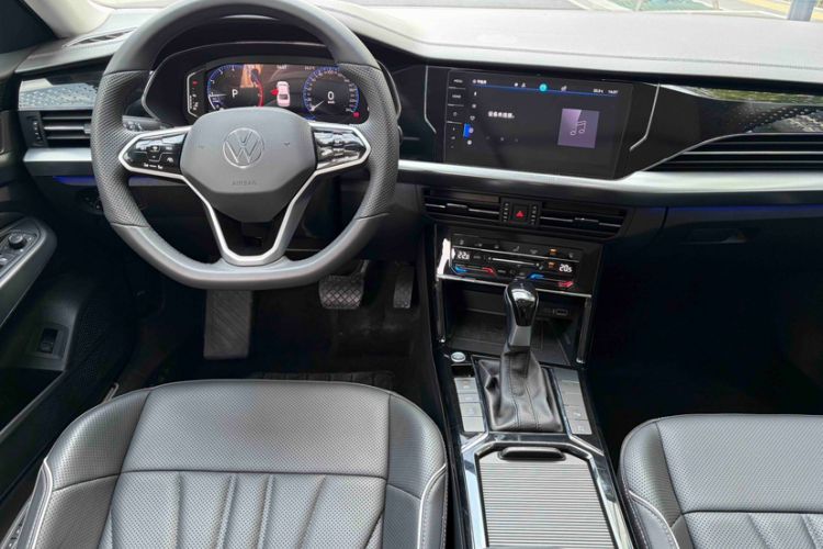 Used Volkswagen Passat 2024 380TSI Luxury Edition Interior 7