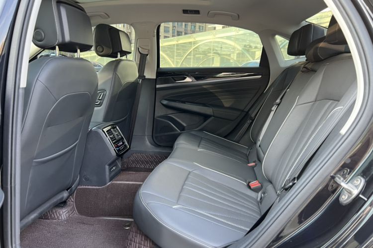 Used Volkswagen Passat 2024 380TSI Dragon Edition Interior 7