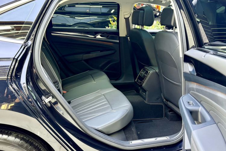 Used Volkswagen Passat 2024 380TSI Luxury Edition Interior 8