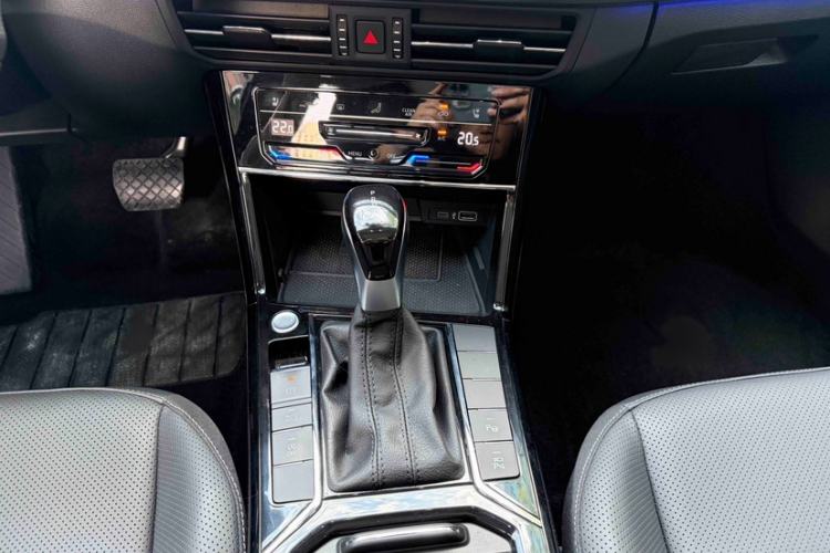 Used Volkswagen Passat 2024 380TSI Luxury Edition Interior 8