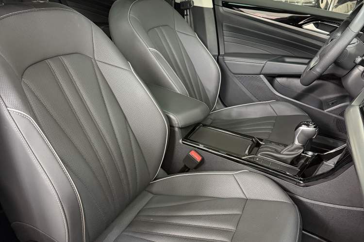 Used Volkswagen Passat 2024 380TSI Starry Dragon Edition Interior 8