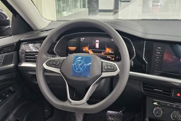 Used Volkswagen Passat 2024 280TSI Business Edition Interior 8
