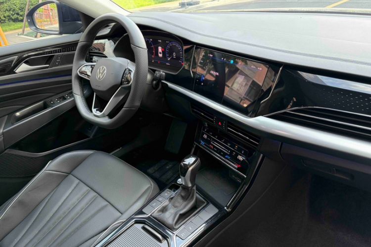 Used Volkswagen Passat 2024 380TSI Luxury Edition Interior 9