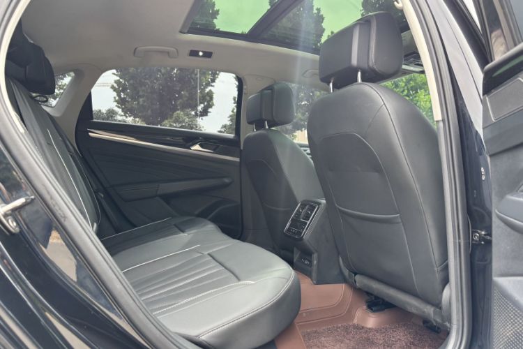 Used Volkswagen Passat 2024 330TSI Elite Edition Interior 9