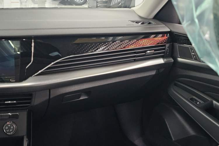 Used Volkswagen Passat 2024 280TSI Business Edition Interior 9