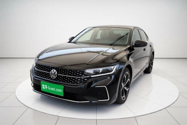 Ojetý Volkswagen Passat 2024 330TSI Starry Elite Edition
