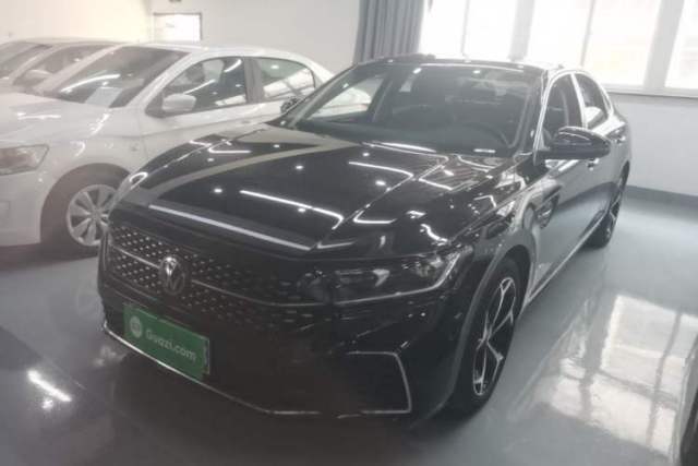 Ojetý Volkswagen Passat 2024 380TSI Starry Elite Edition