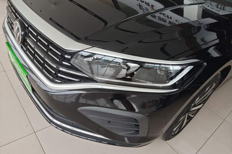 Used Volkswagen Passat 2024 380TSI Elite Edition Left Front Headlight