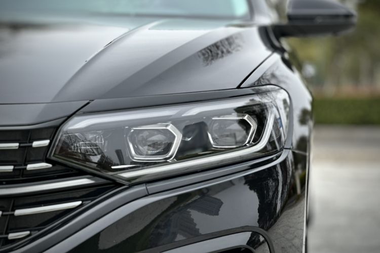 Used Volkswagen Passat 2024 380TSI Luxury Edition Left Front Headlight