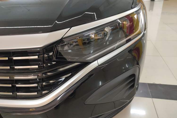 Used Volkswagen Passat 2024 280TSI Business Edition Left Front Headlight