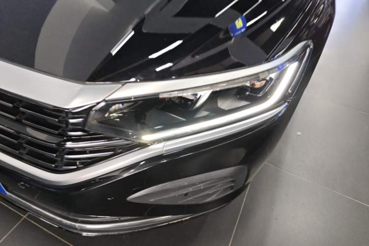 Used Volkswagen Passat 2024 330TSI Elite Edition Left Front Headlight