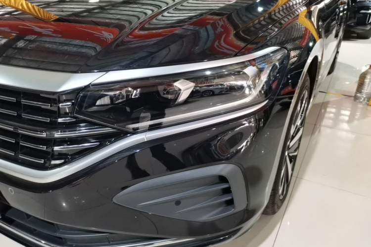 Used Volkswagen Passat 2024 330TSI Elite Edition Left Front Headlight