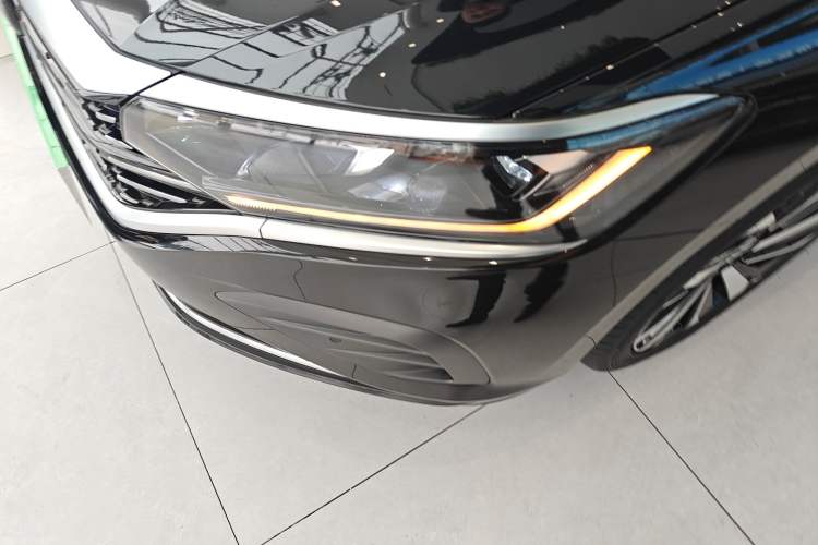Used Volkswagen Passat 2024 380TSI Dragon Edition Left Front Headlight