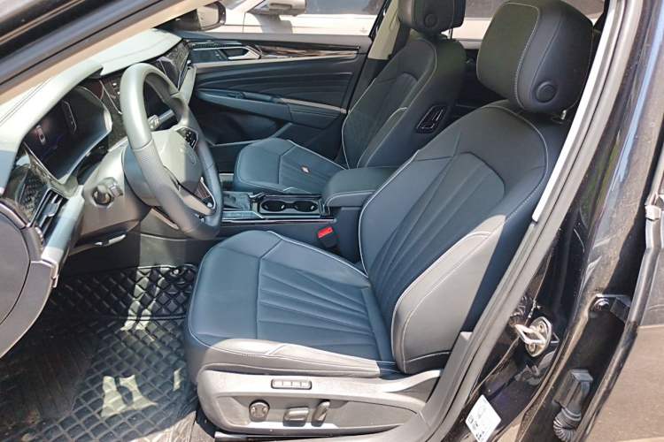 Used Volkswagen Passat 2024 380TSI Luxury Edition Left Front Seat