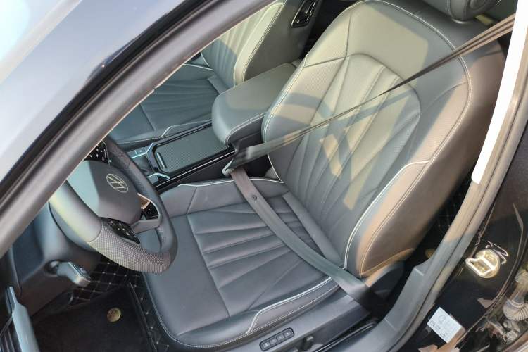 Used Volkswagen Passat 2024 330TSI Starry Elite Edition Left Front Seat