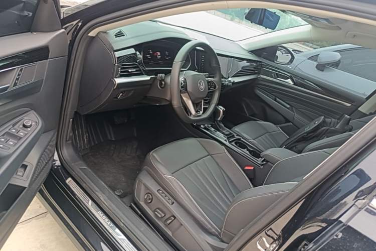 Used Volkswagen Passat 2024 330TSI Starry Elite Edition Left Front Seat