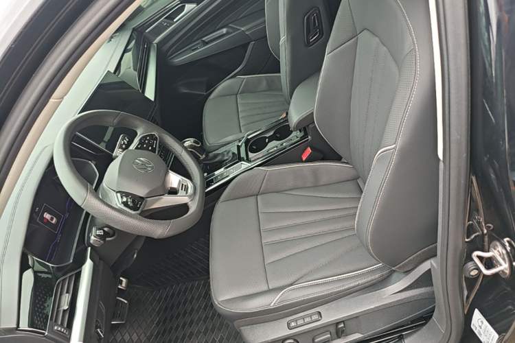 Used Volkswagen Passat 2024 380TSI Dragon Edition Left Front Seat