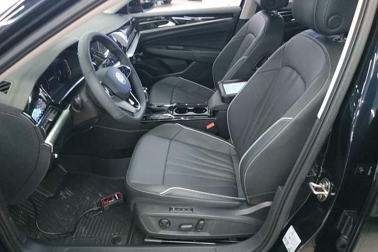 Used Volkswagen Passat 2024 380TSI Dragon Edition Left Front Seat