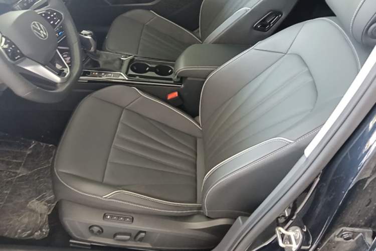 Used Volkswagen Passat 2024 380TSI Starry Elite Edition Left Front Seat