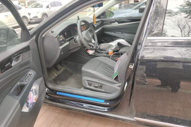Used Volkswagen Passat 2024 380TSI Elite Edition Left Front Seat