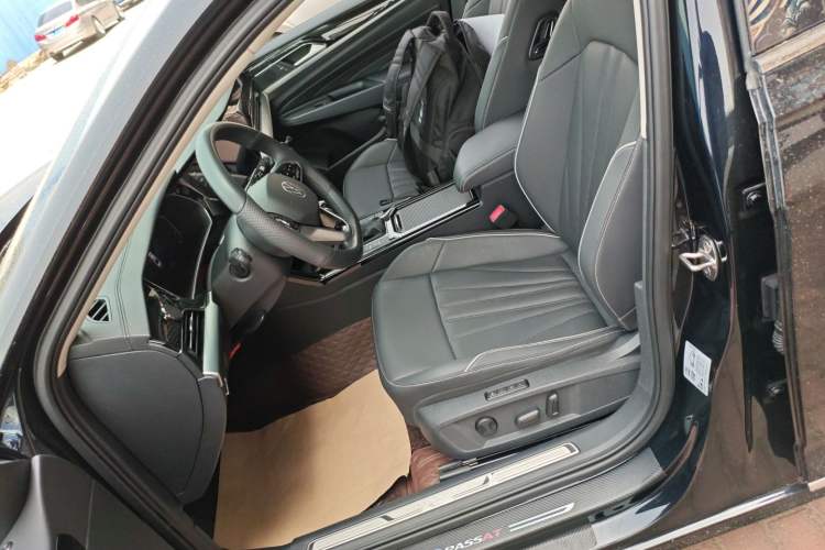 Used Volkswagen Passat 2024 380TSI Starry Luxury Edition Left Front Seat