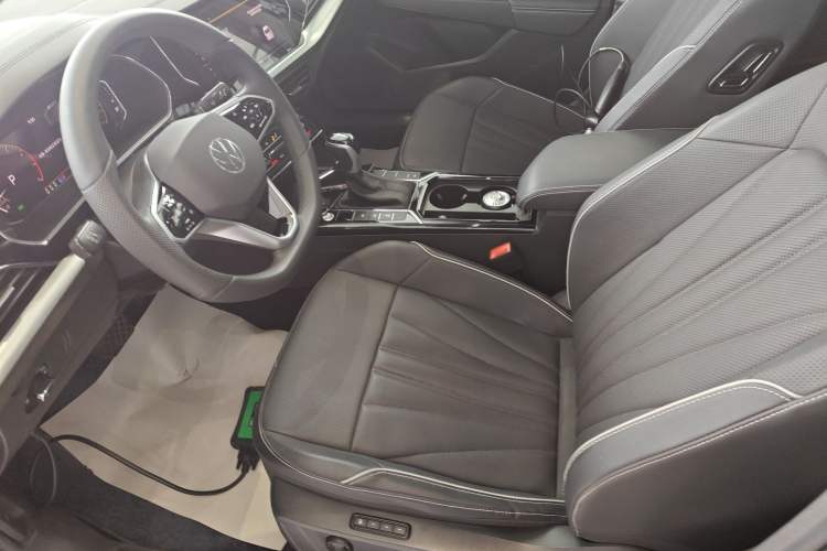 Used Volkswagen Passat 2024 380TSI Dragon Edition Left Front Seat