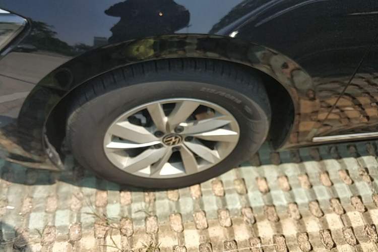 Used Volkswagen Passat 2024 280TSI Business Edition Left Front Wheel Hub