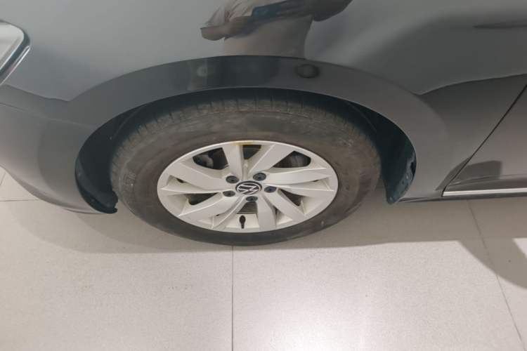 Used Volkswagen Passat 2024 280TSI Business Edition Left Front Wheel Hub