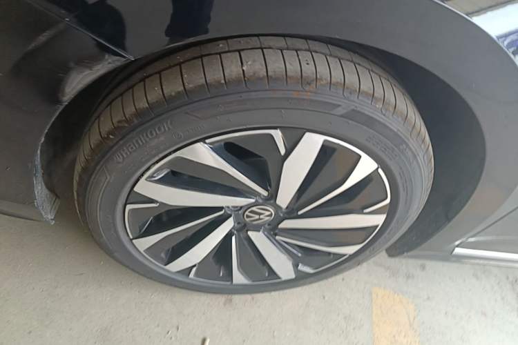 Used Volkswagen Passat 2024 330TSI Elite Edition Left Front Wheel Hub