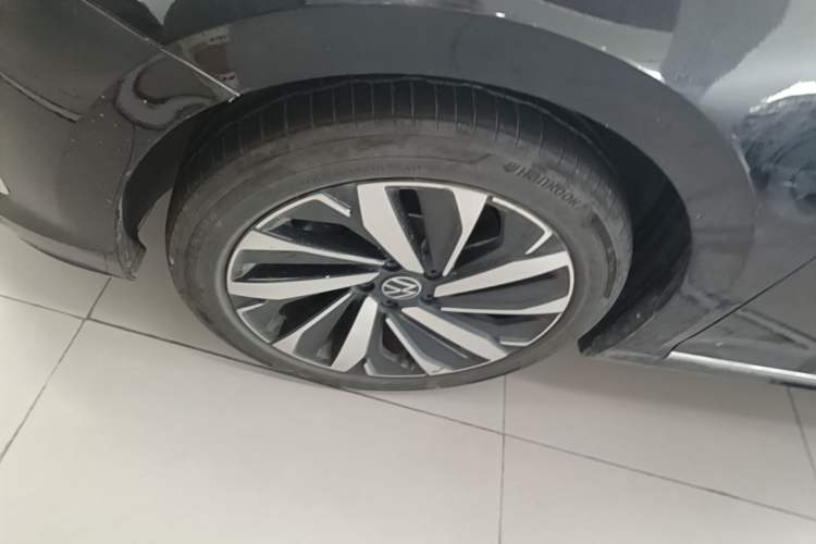 Used Volkswagen Passat 2024 330TSI Elite Edition Left Front Wheel Hub