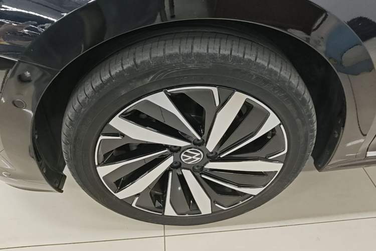 Used Volkswagen Passat 2024 380TSI Luxury Edition Left Front Wheel Hub