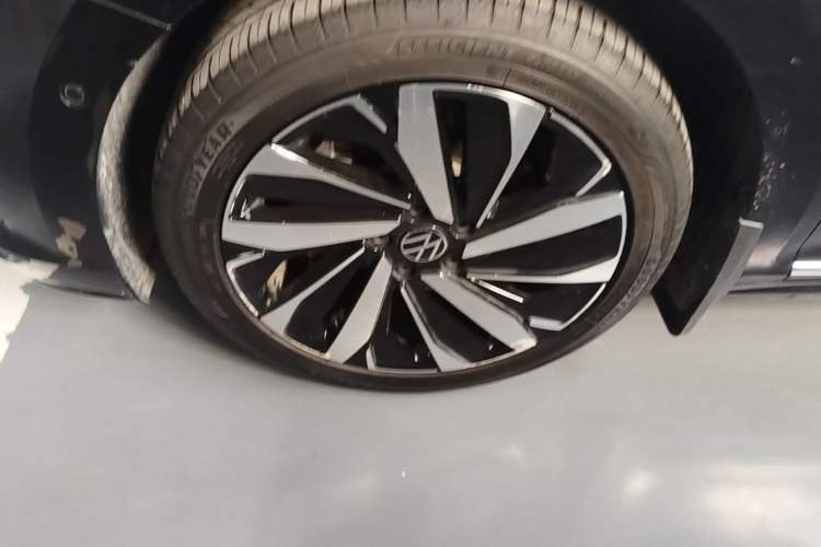Used Volkswagen Passat 2024 380TSI Luxury Edition Left Front Wheel Hub