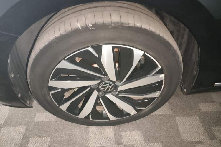 Used Volkswagen Passat 2024 380TSI Elite Edition Left Front Wheel Hub