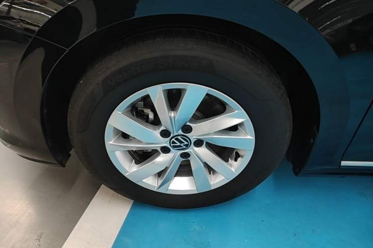 Used Volkswagen Passat 2024 280TSI Business Edition Left Front Wheel Hub