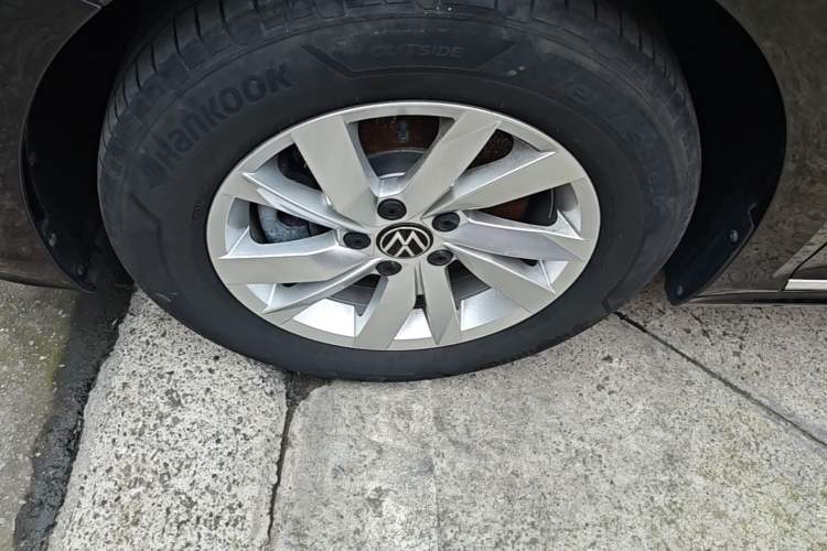 Used Volkswagen Passat 2024 280TSI Business Edition Left Front Wheel Hub