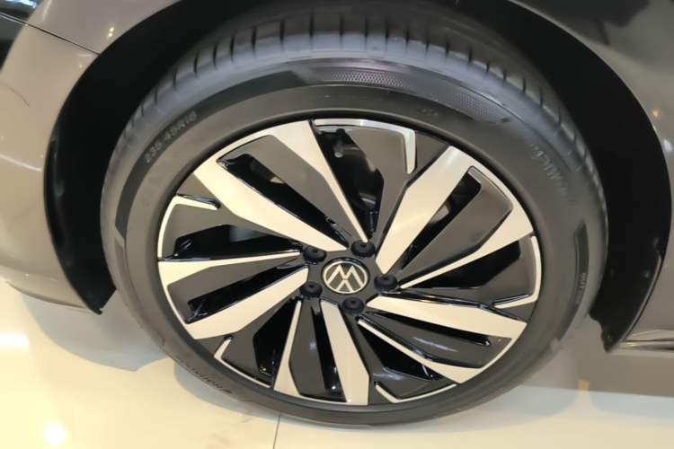 Used Volkswagen Passat 2024 380TSI Elite Edition Left Front Wheel Hub