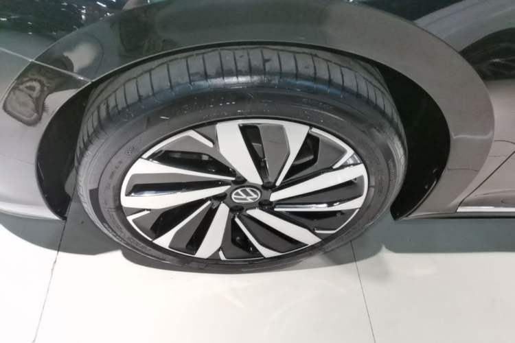 Used Volkswagen Passat 2024 330TSI Elite Edition Left Front Wheel Hub