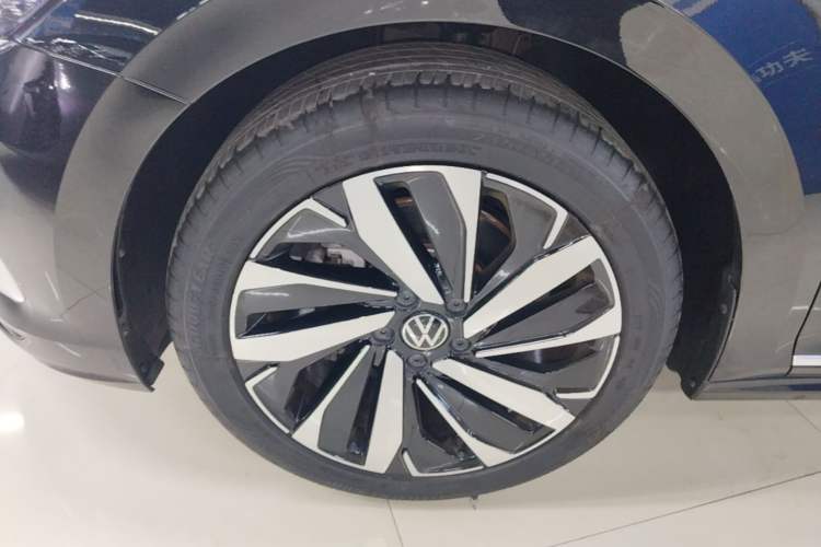 Used Volkswagen Passat 2024 380TSI Dragon Edition Left Front Wheel Hub