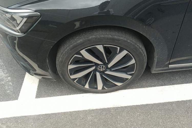 Used Volkswagen Passat 2024 330TSI Elite Edition Left Front Wheel Hub