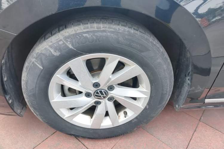 Used Volkswagen Passat 2024 280TSI Business Edition Left Front Wheel Hub