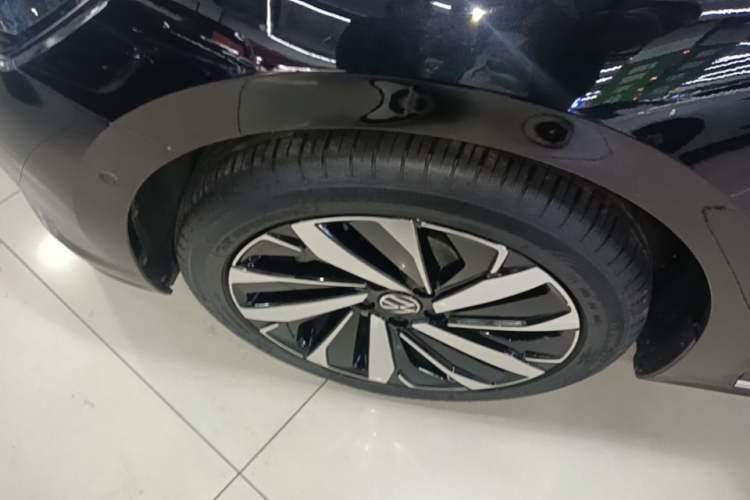 Used Volkswagen Passat 2024 380TSI Dragon Glory Edition Left Front Wheel Hub