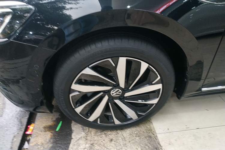 Used Volkswagen Passat 2024 380TSI Luxury Edition Left Front Wheel Hub