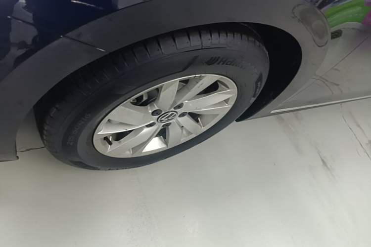 Used Volkswagen Passat 2024 280TSI Business Edition Left Front Wheel Hub