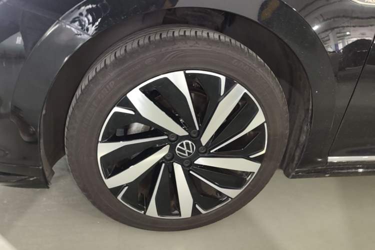 Used Volkswagen Passat 2024 380TSI Dragon Edition Left Front Wheel Hub