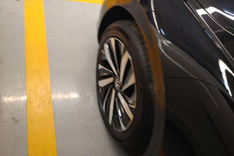 Used Volkswagen Passat 2024 380TSI Dragon Edition Left Front Wheel Hub