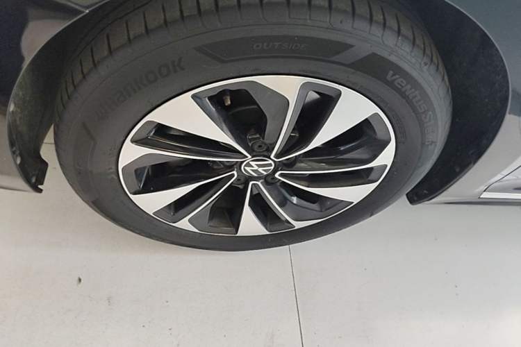 Used Volkswagen Passat 2024 280TSI Elite Edition Left Front Wheel Hub