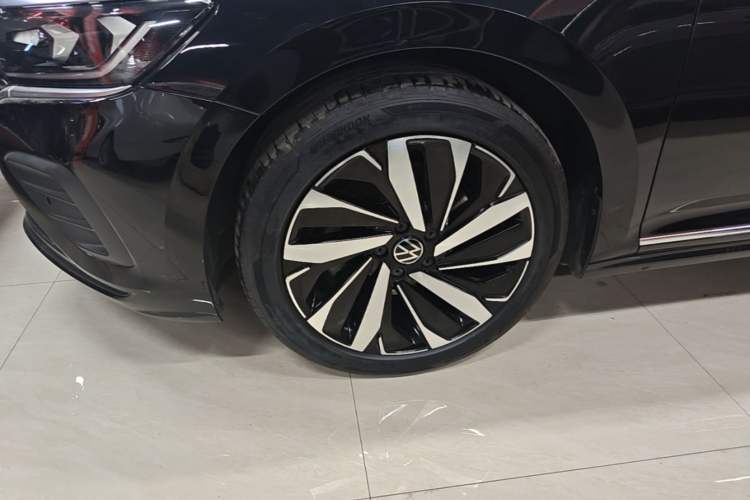 Used Volkswagen Passat 2024 380TSI Dragon Edition Left Front Wheel Hub