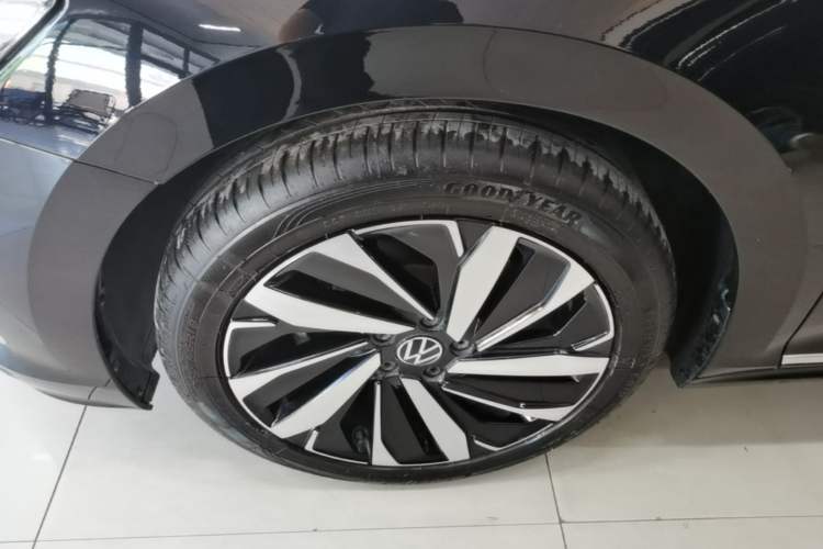 Used Volkswagen Passat 2024 330TSI Elite Edition Left Front Wheel Hub